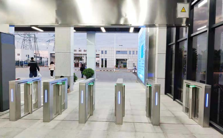 What factors should I pay attention to when choosing a shopping mall access control gate system?